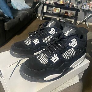 Air Jordan 4 White Thunder